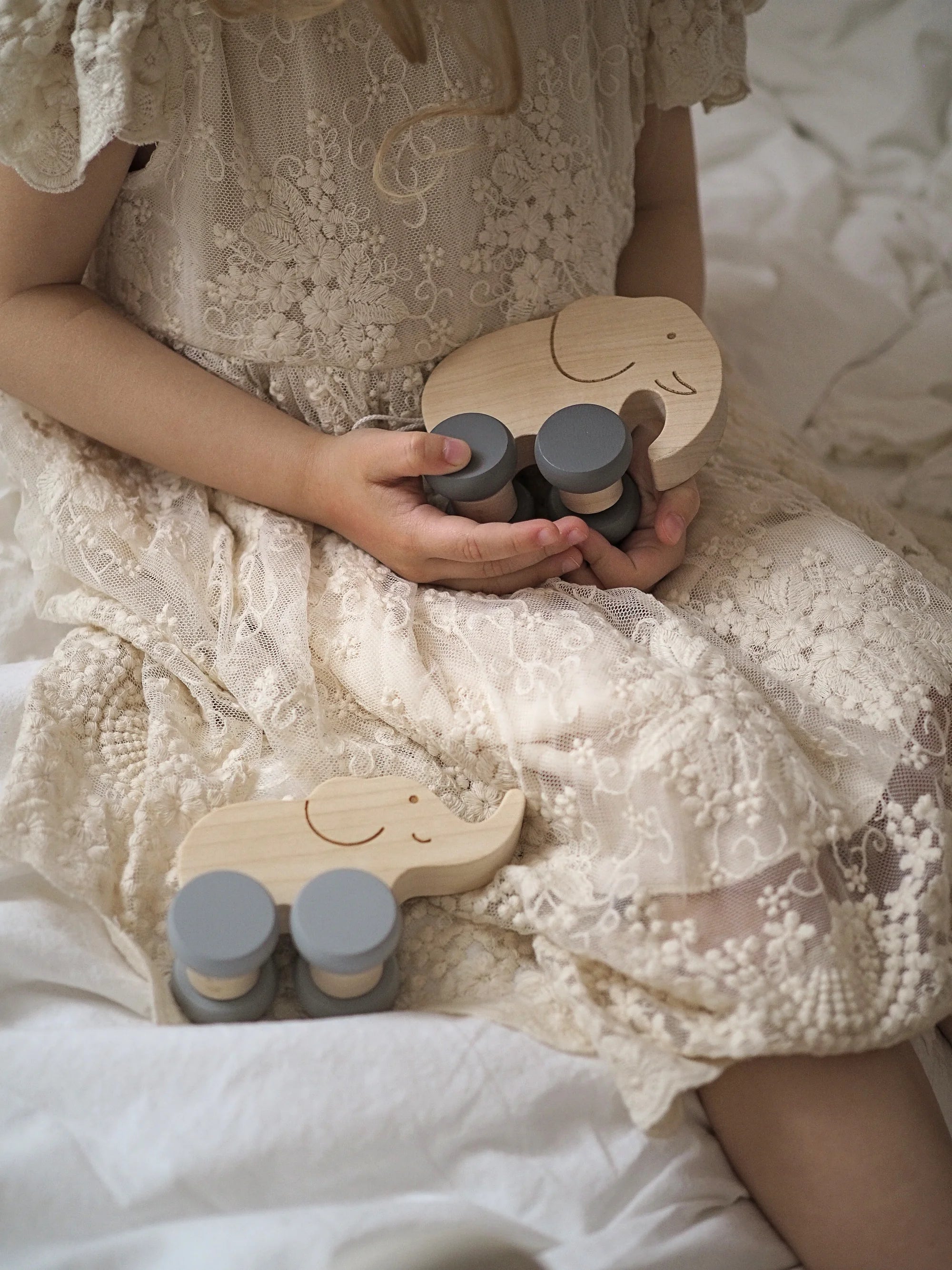 Wooden toy - mom and baby elephants